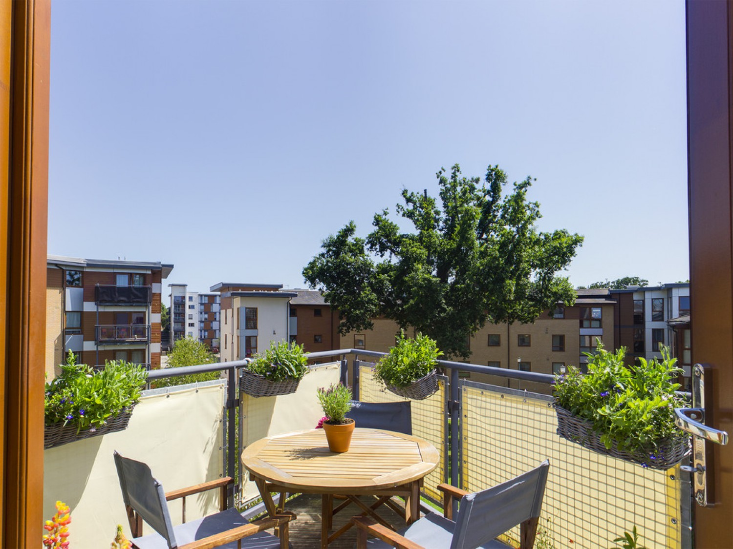 2 bedroom Flat for Letting Commonwealth Drive, Three Bridges