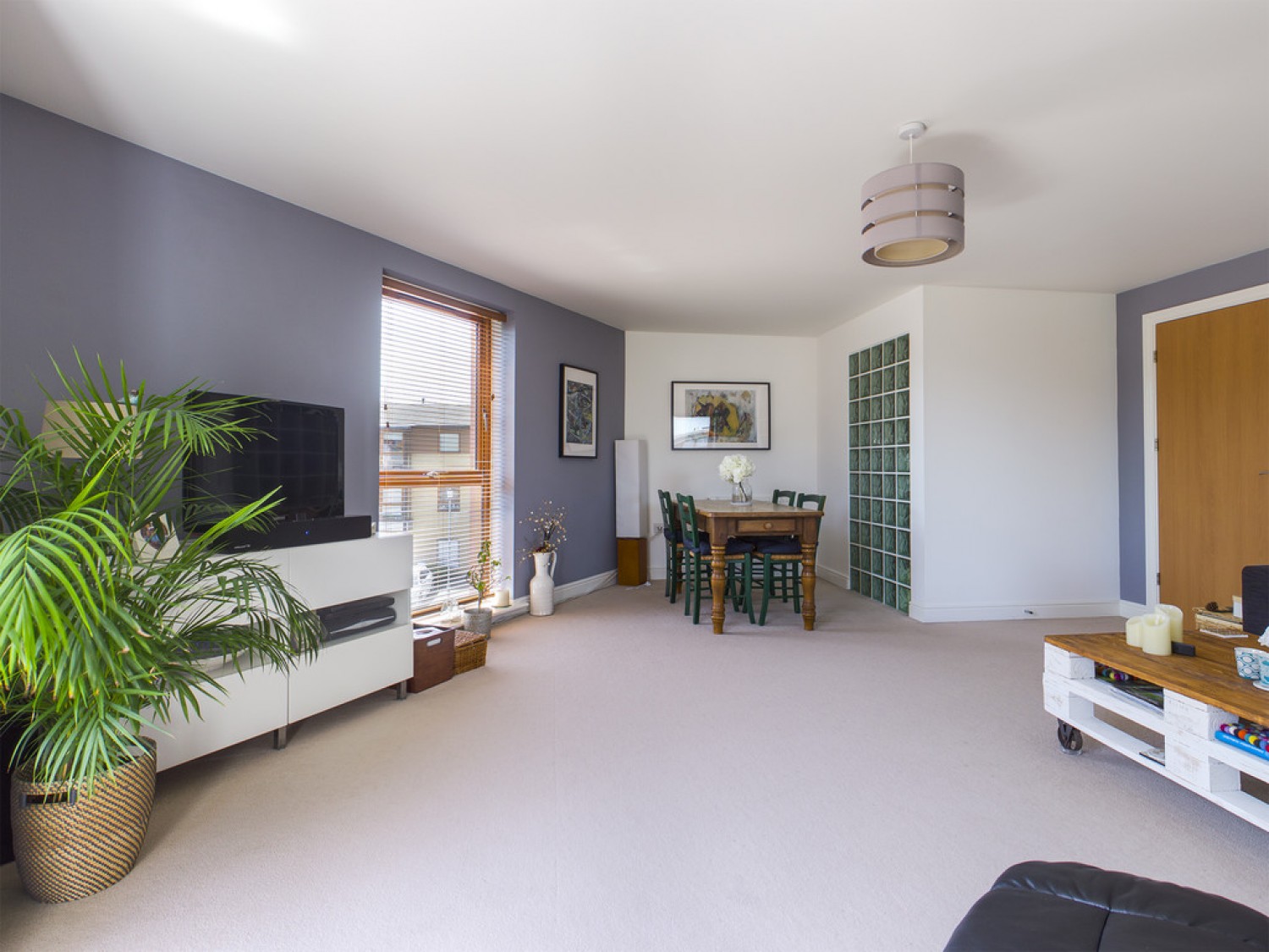 2 bedroom Flat for Letting Commonwealth Drive, Three Bridges