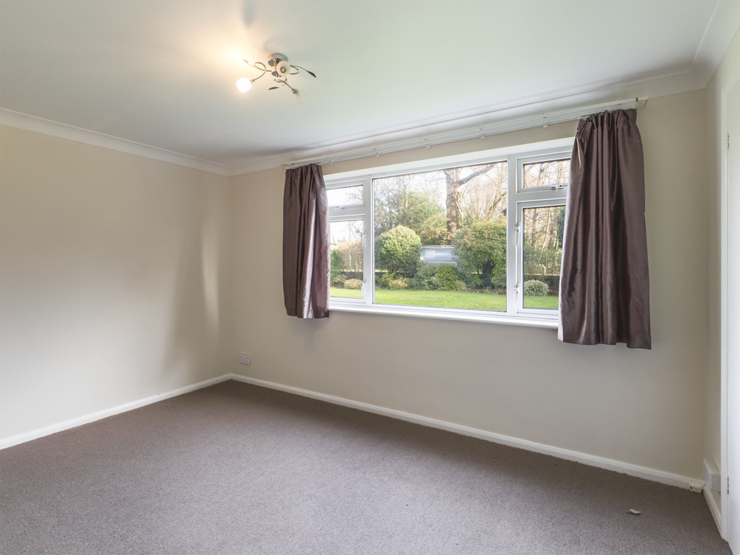 2 bedroom Flat in Timber Court, Horsham