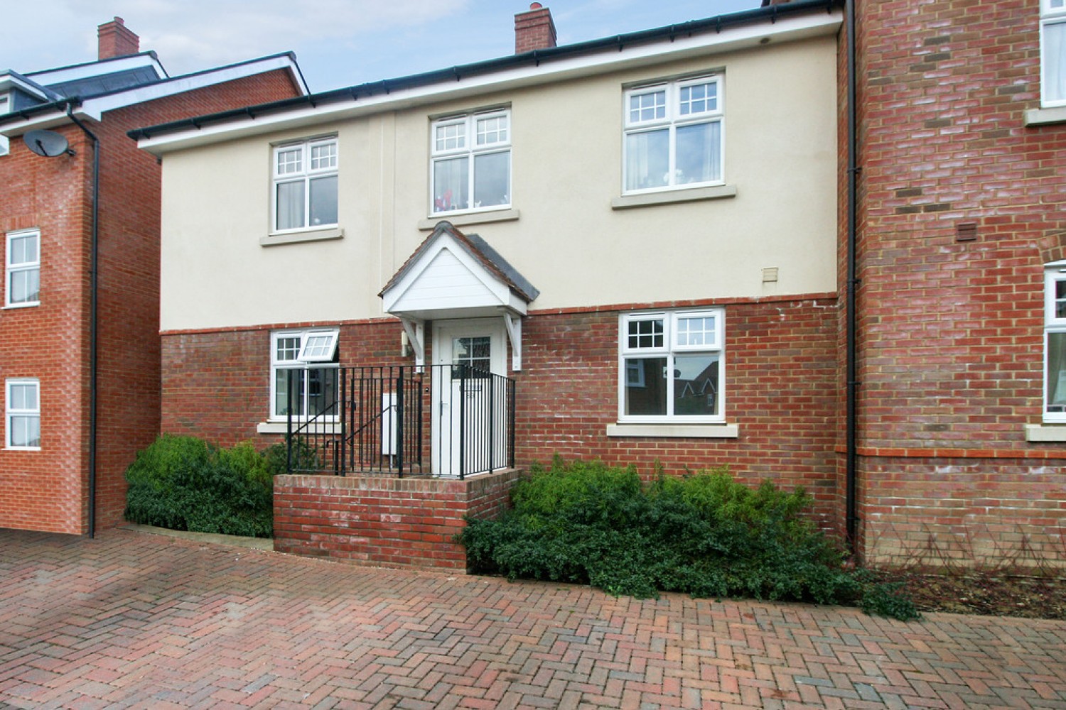 2 bedroom Flat for Letting Ellis Road, Wickhurst Green, Horsham