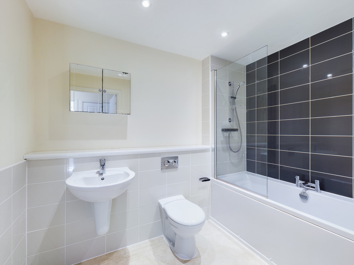 2 bedroom Flat for Letting Ellis Road, Wickhurst Green, Horsham