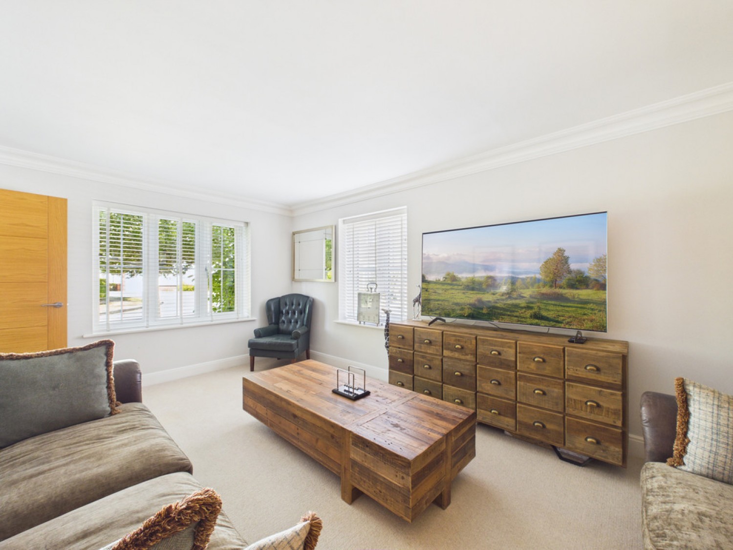 4 bedroom House for Sale Landau Close, Pease Pottage