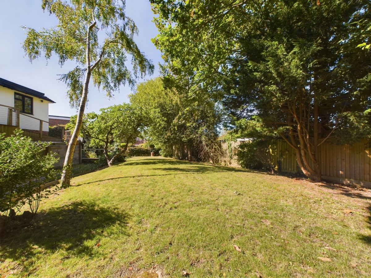 Highlands Crescent, Horsham