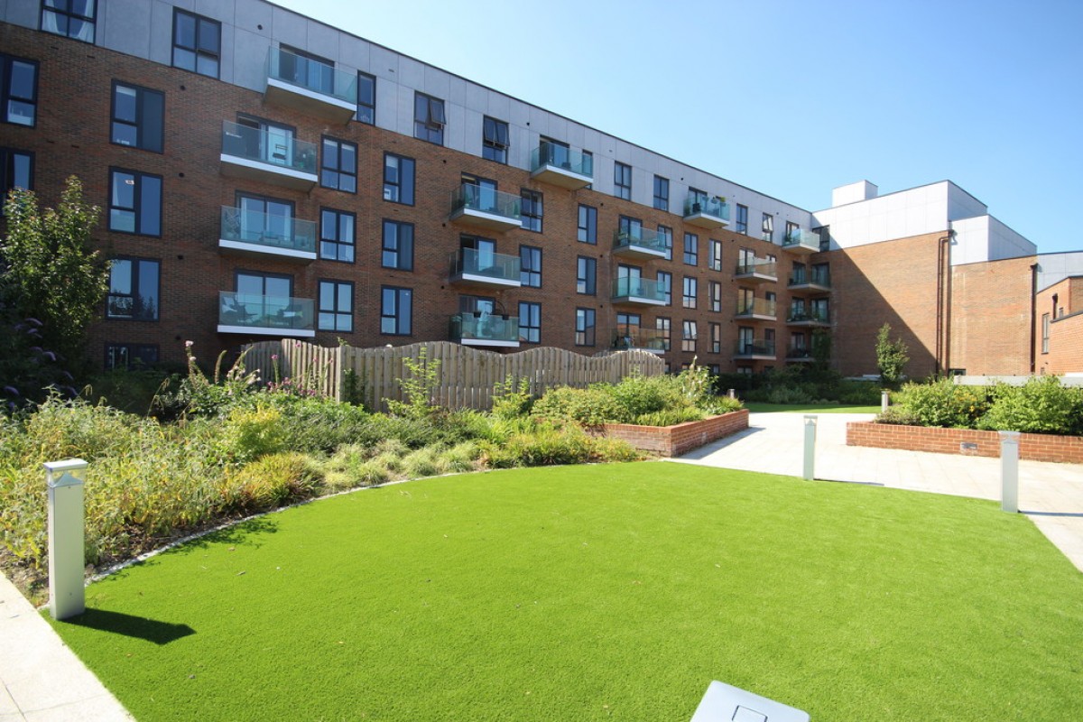 Elizabeth Place, Queens Road