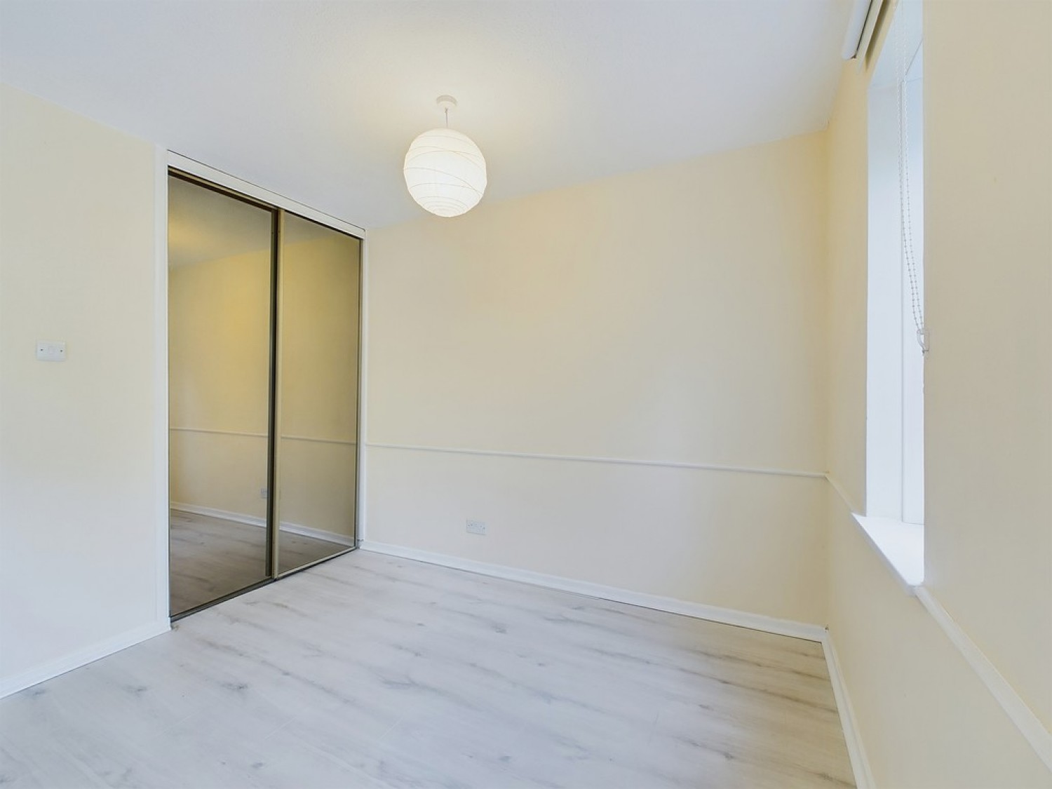 1 bedroom Flat for Sale St Leonards Park, East Grinstead