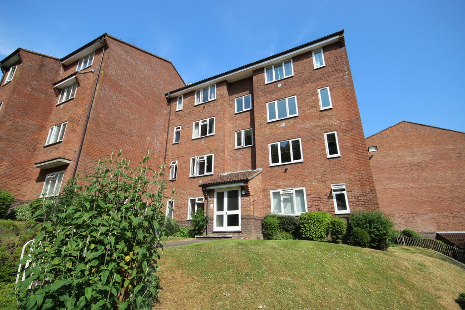 1 bedroom Flat in St Leonards Park, East Grinstead