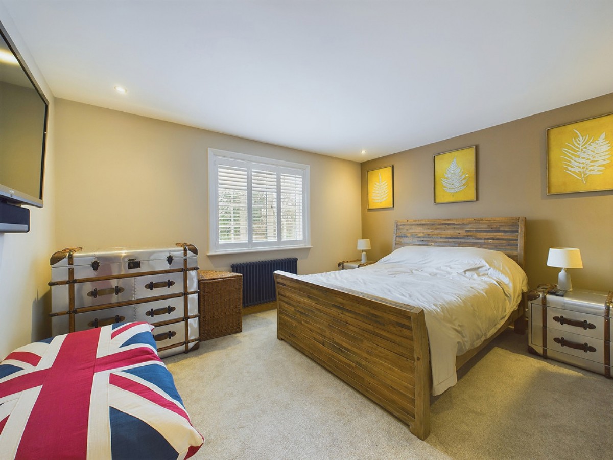 Warnham Road , Horsham