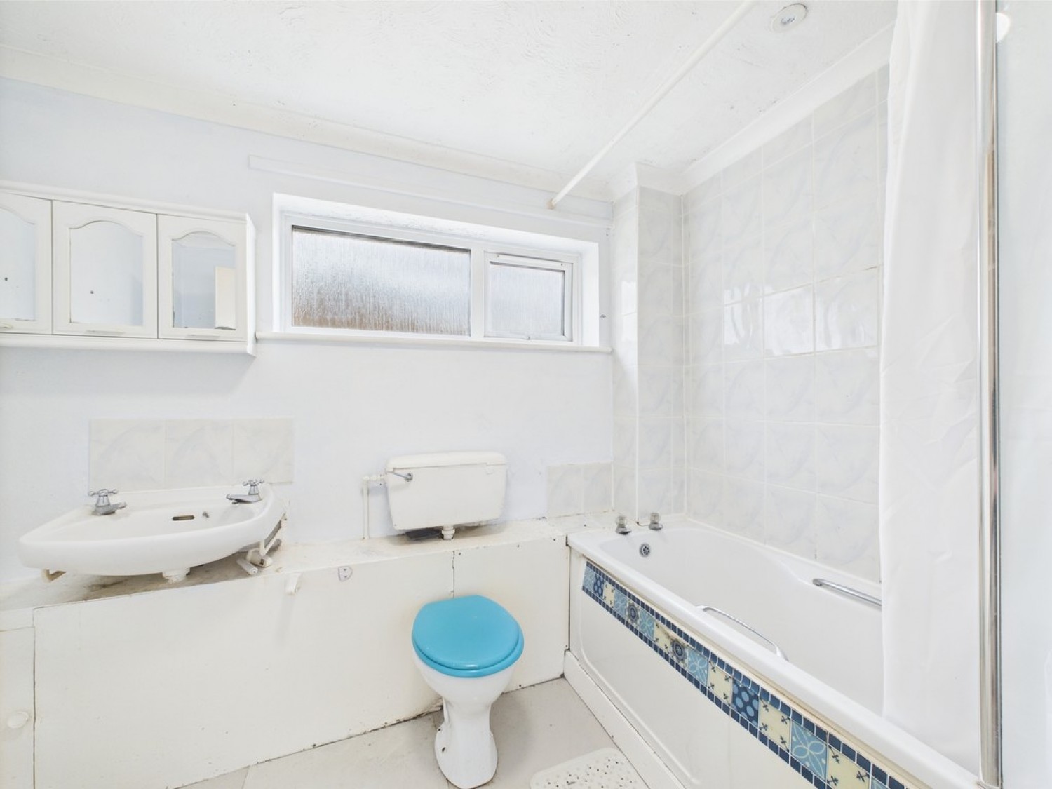 3 bedroom House in Seaford Road, Broadfield