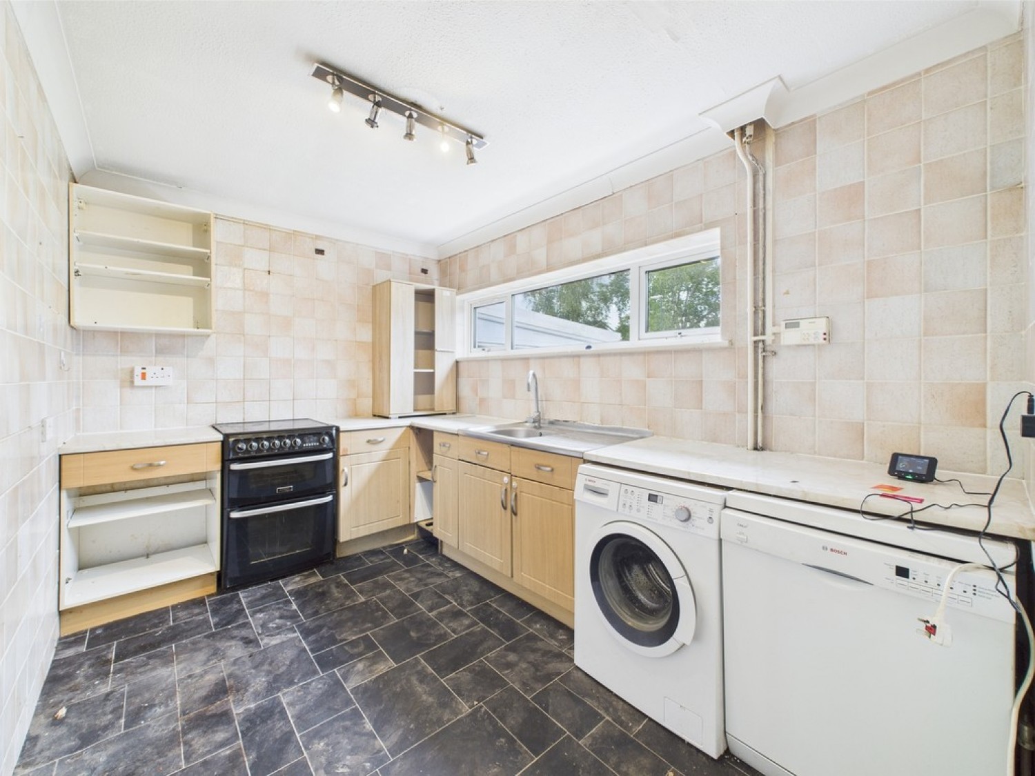 3 bedroom House in Seaford Road, Broadfield