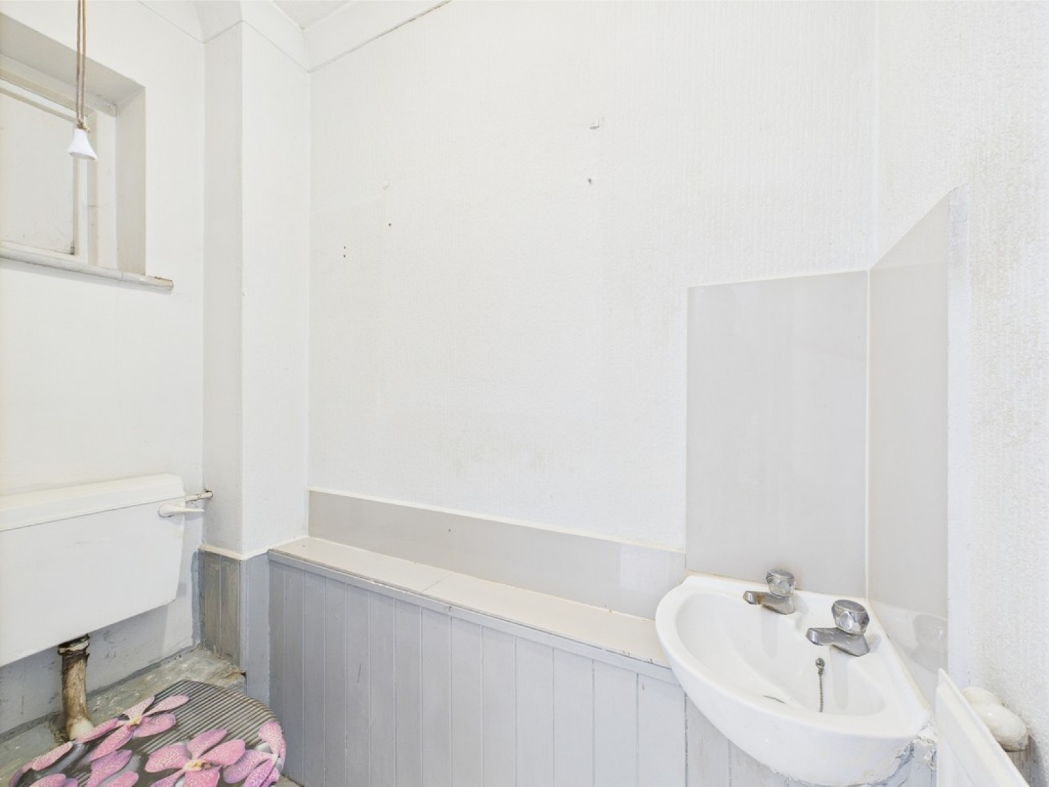 3 bedroom House in Seaford Road, Broadfield