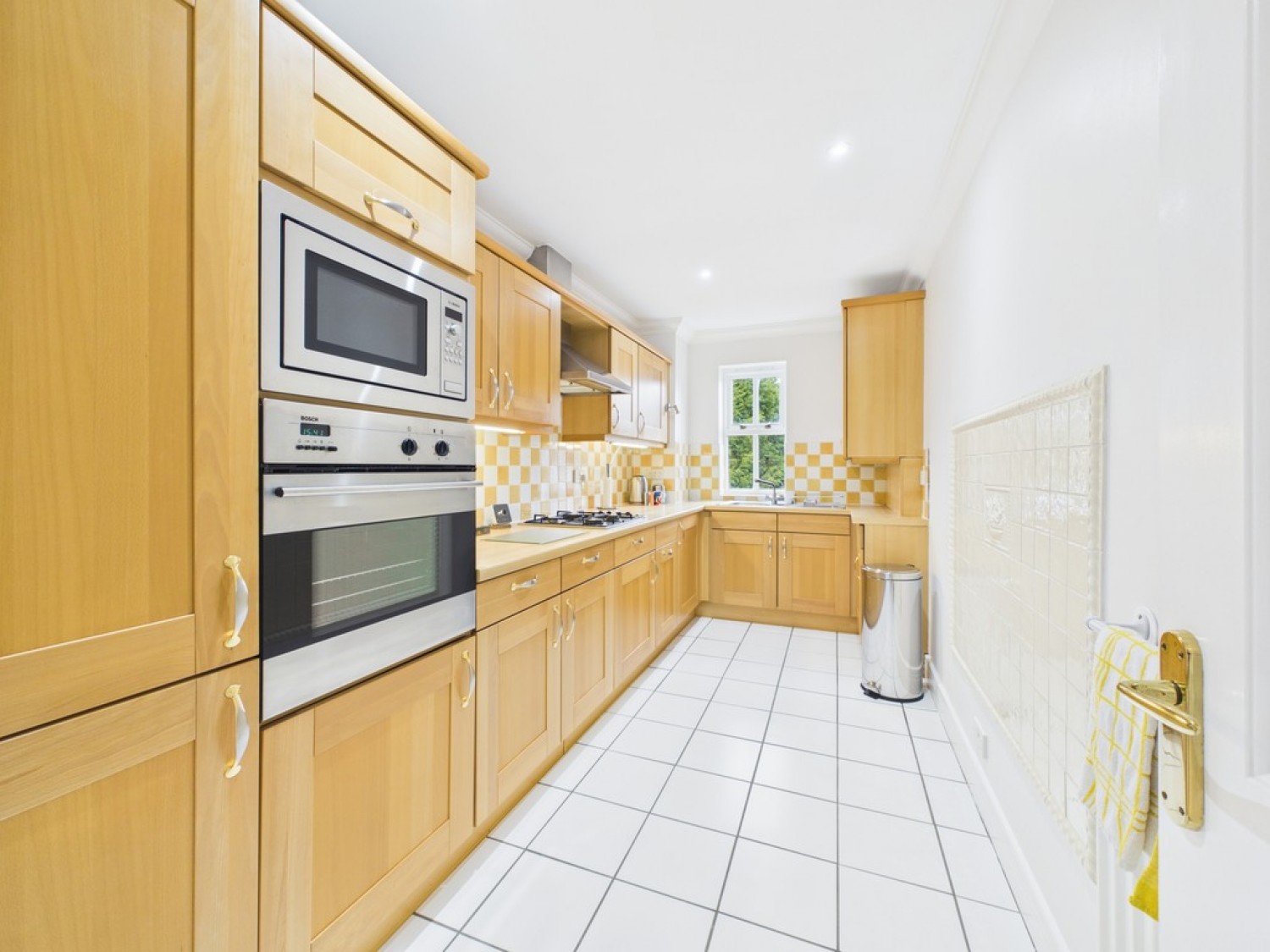 3 bedroom Flat for Sale Wimblehurst Road, Horsham