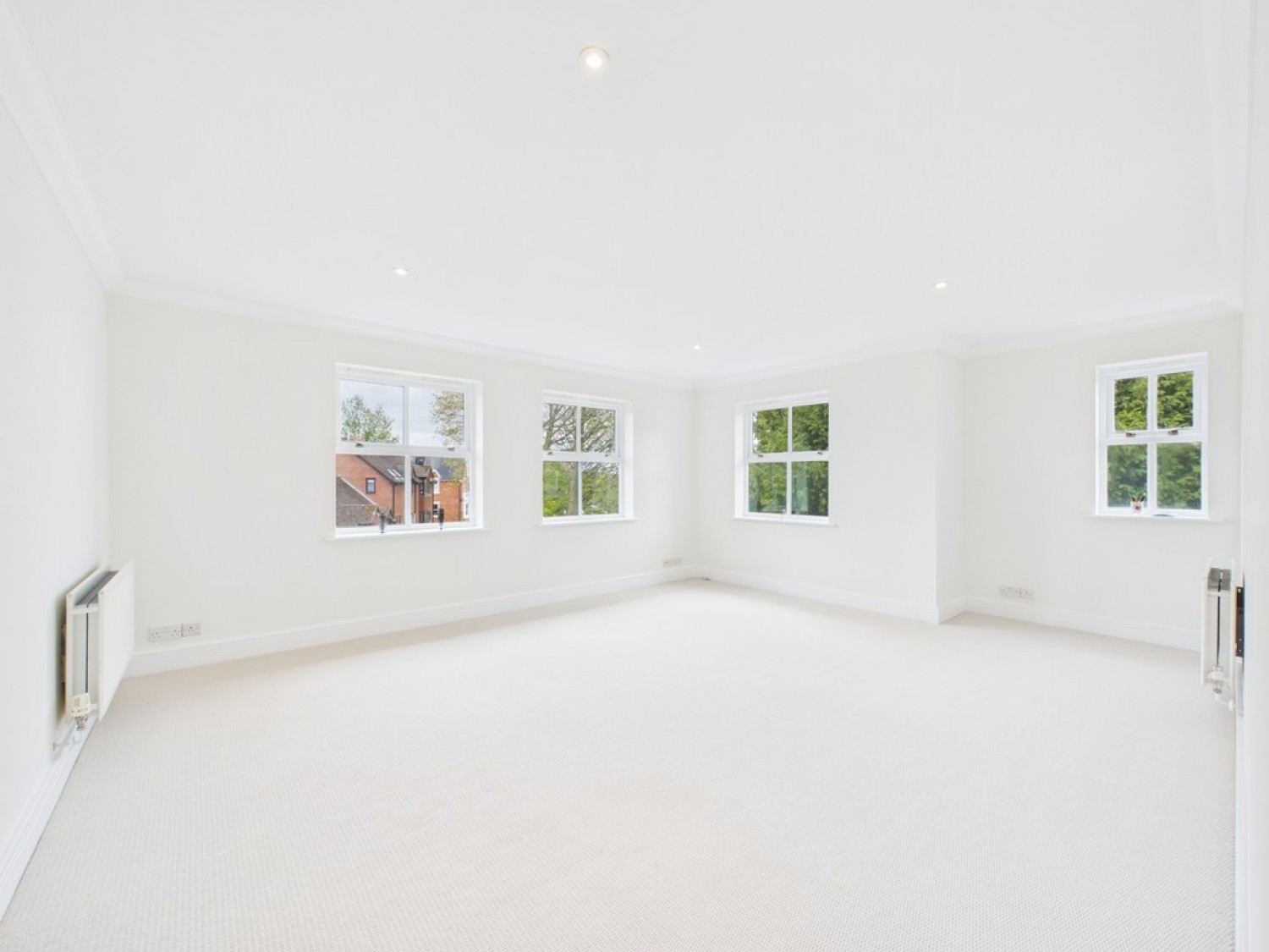 3 bedroom Flat for Sale Wimblehurst Road, Horsham