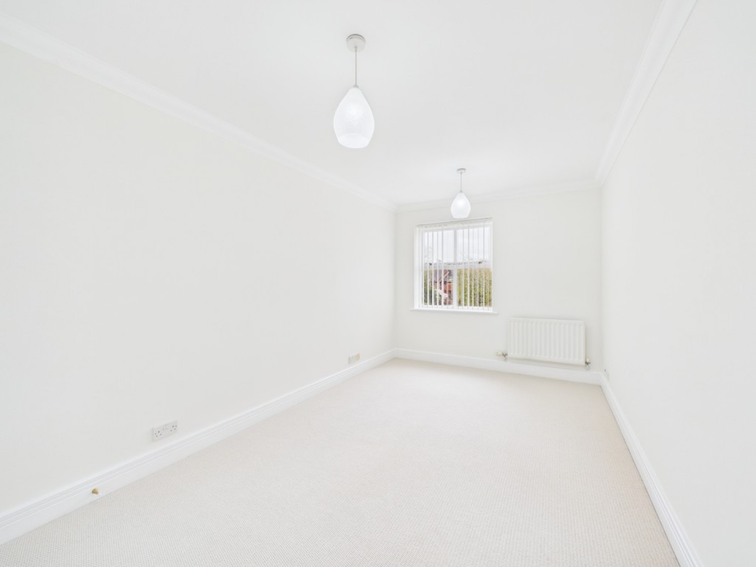 3 bedroom Flat for Sale Wimblehurst Road, Horsham