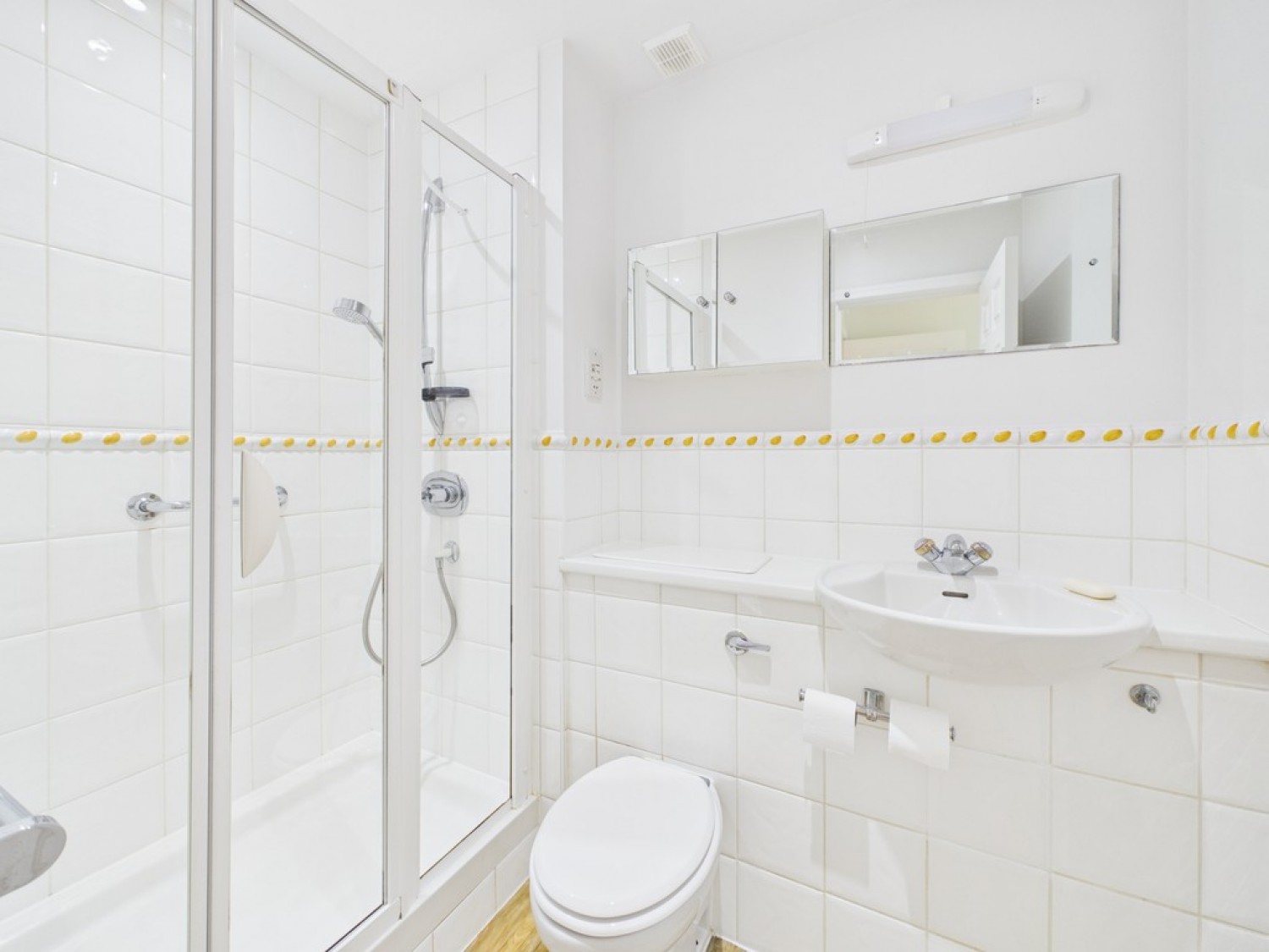 3 bedroom Flat for Sale Wimblehurst Road, Horsham