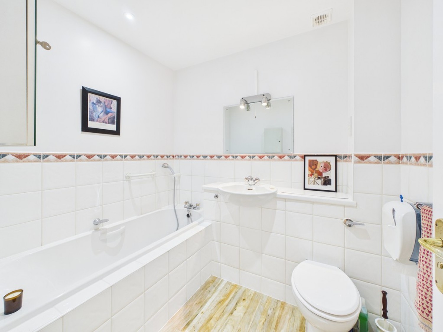 3 bedroom Flat for Sale Wimblehurst Road, Horsham