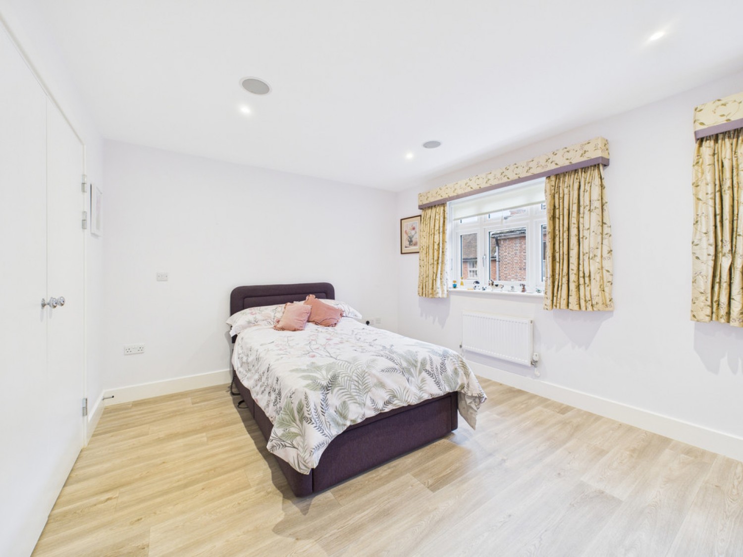 Black Horse Way, Horsham