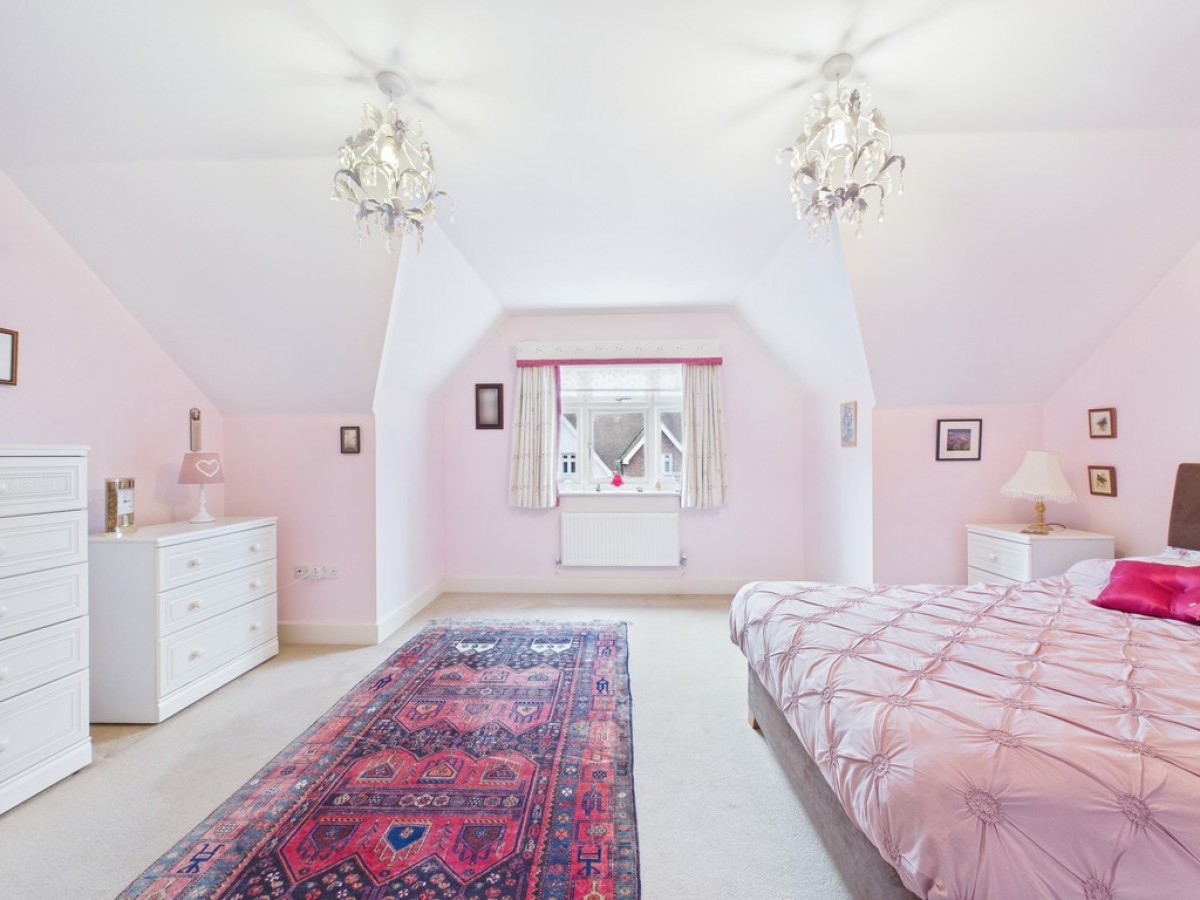 Black Horse Way, Horsham