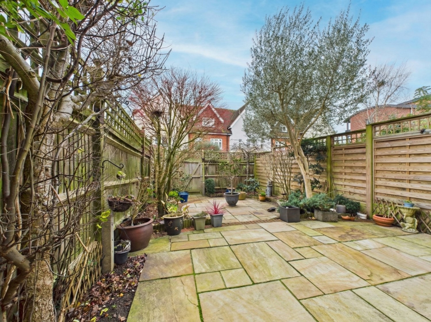 Black Horse Way, Horsham