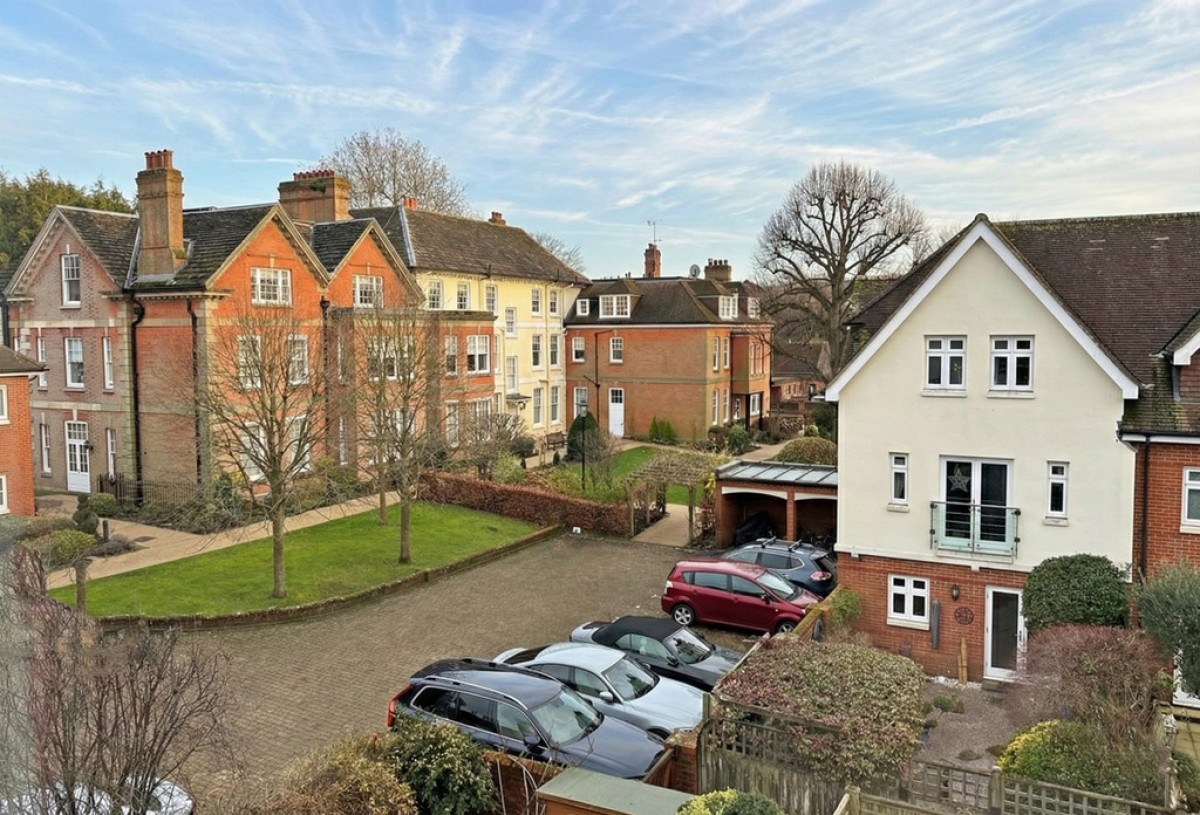 Black Horse Way, Horsham