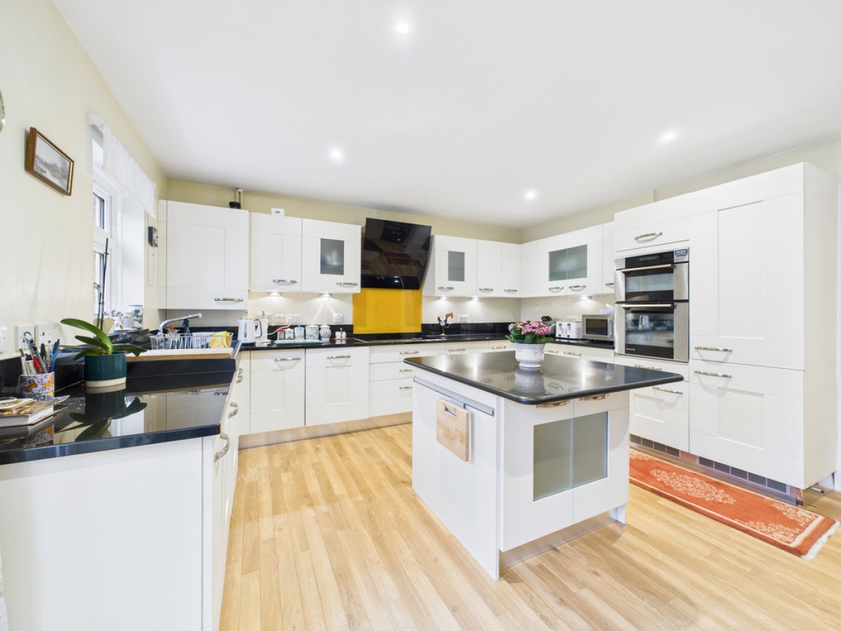 Black Horse Way, Horsham