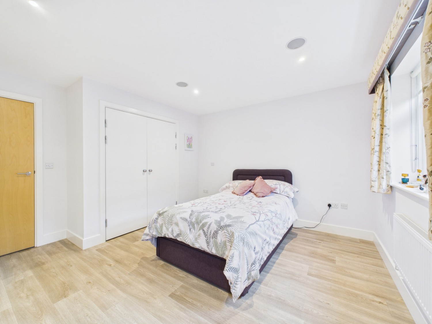 Black Horse Way, Horsham