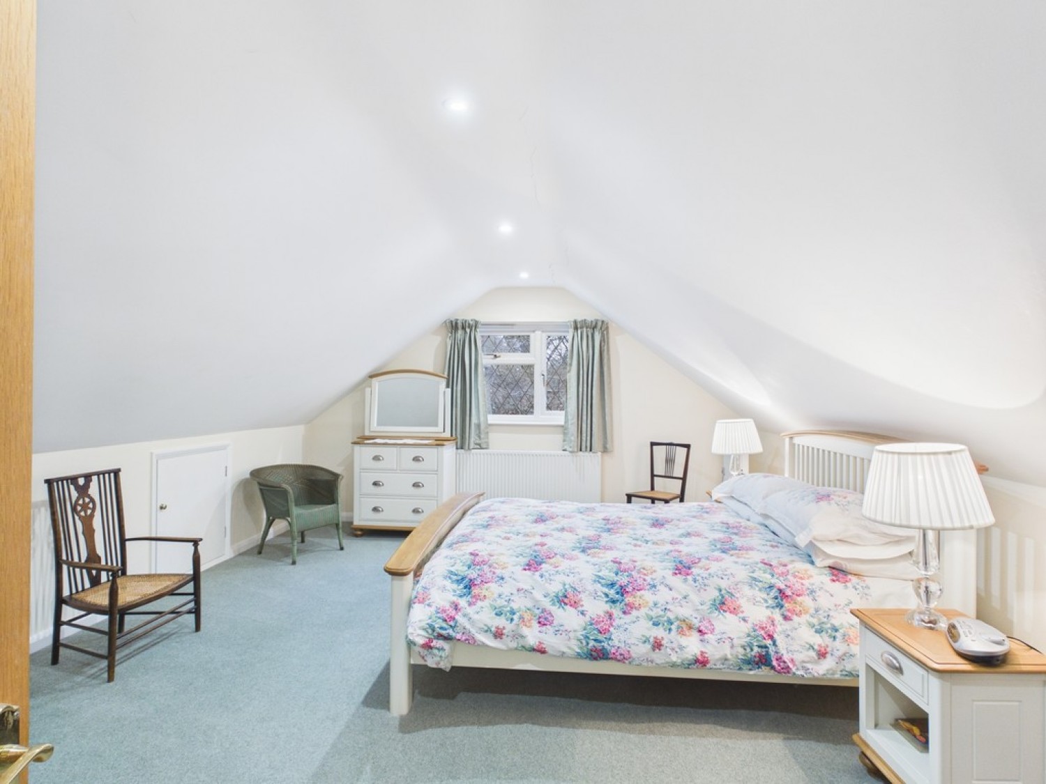 4 bedroom Bungalow in Park Way, Pound Hill, Crawley