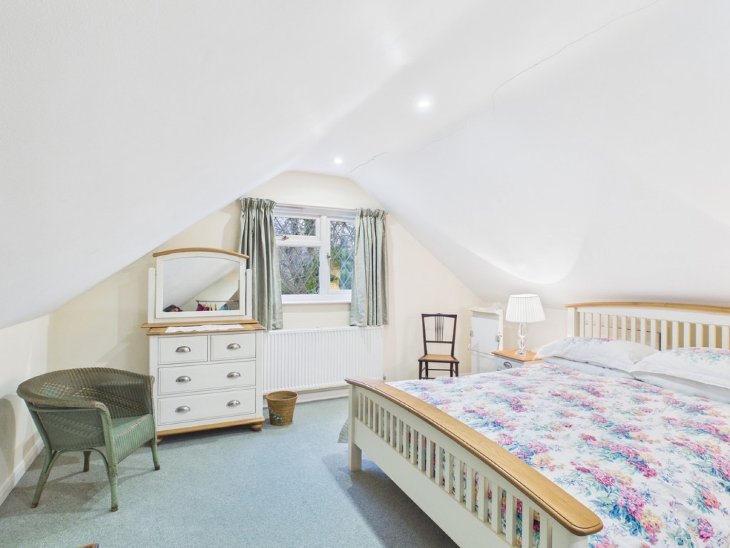 4 bedroom Bungalow in Park Way, Pound Hill, Crawley