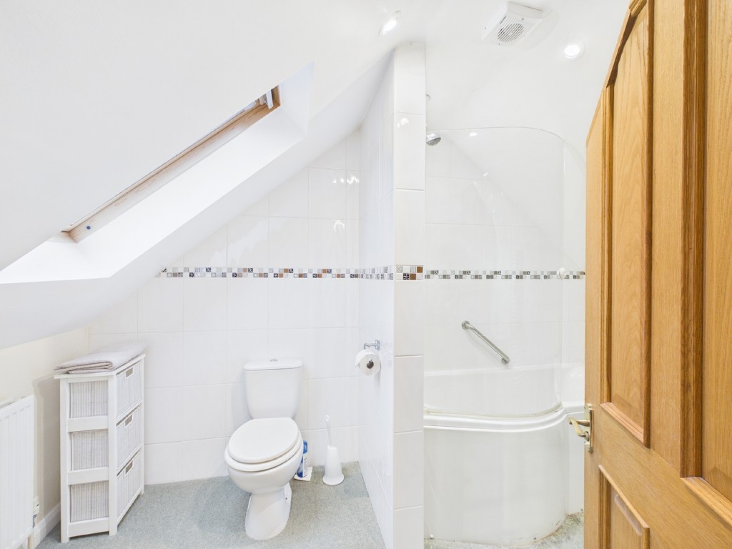 4 bedroom Bungalow in Park Way, Pound Hill, Crawley