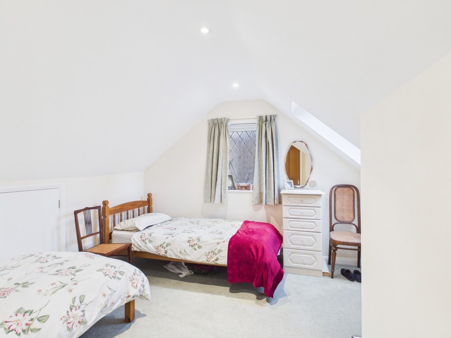 4 bedroom Bungalow in Park Way, Pound Hill, Crawley