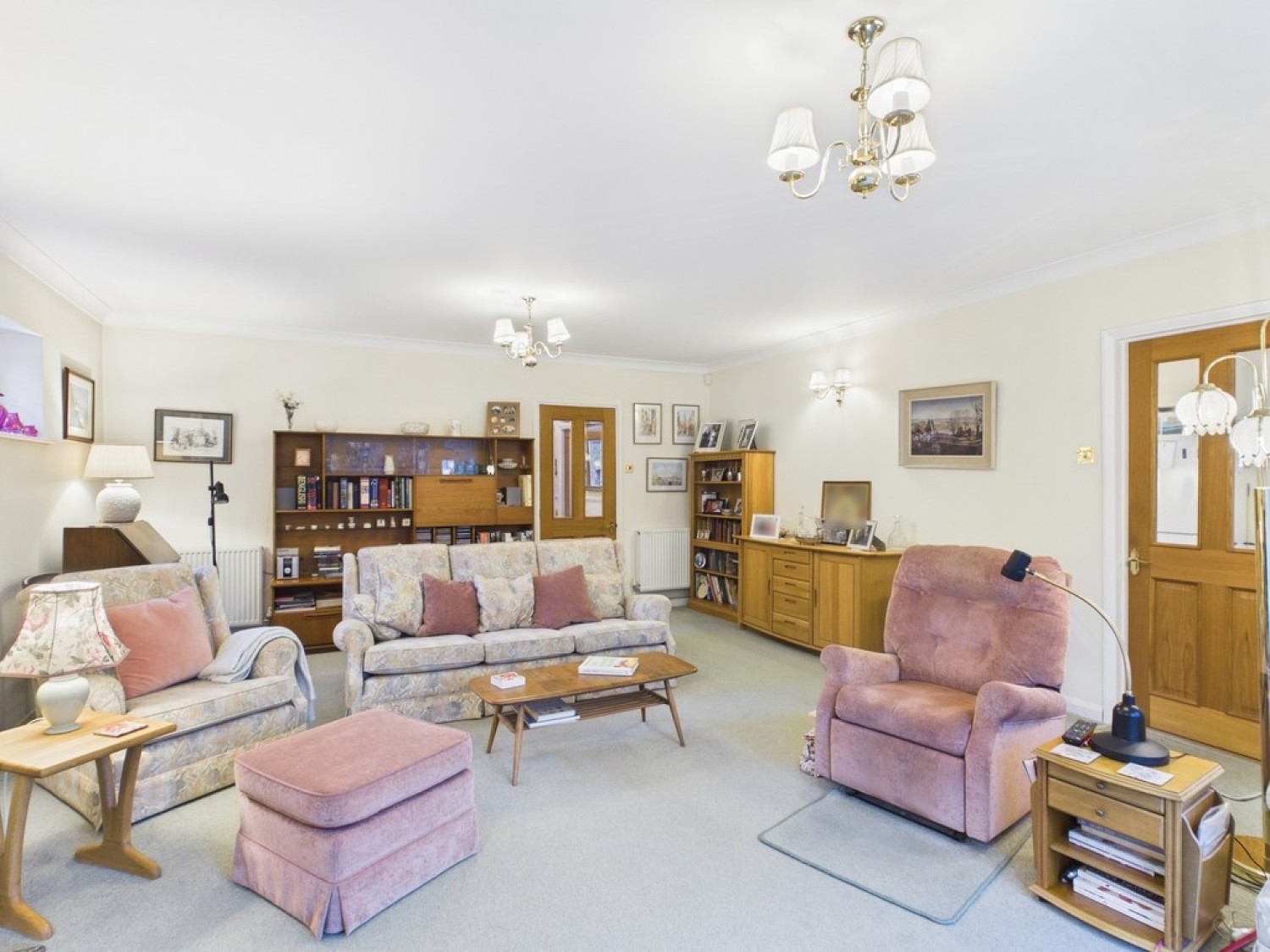 4 bedroom Bungalow in Park Way, Pound Hill, Crawley