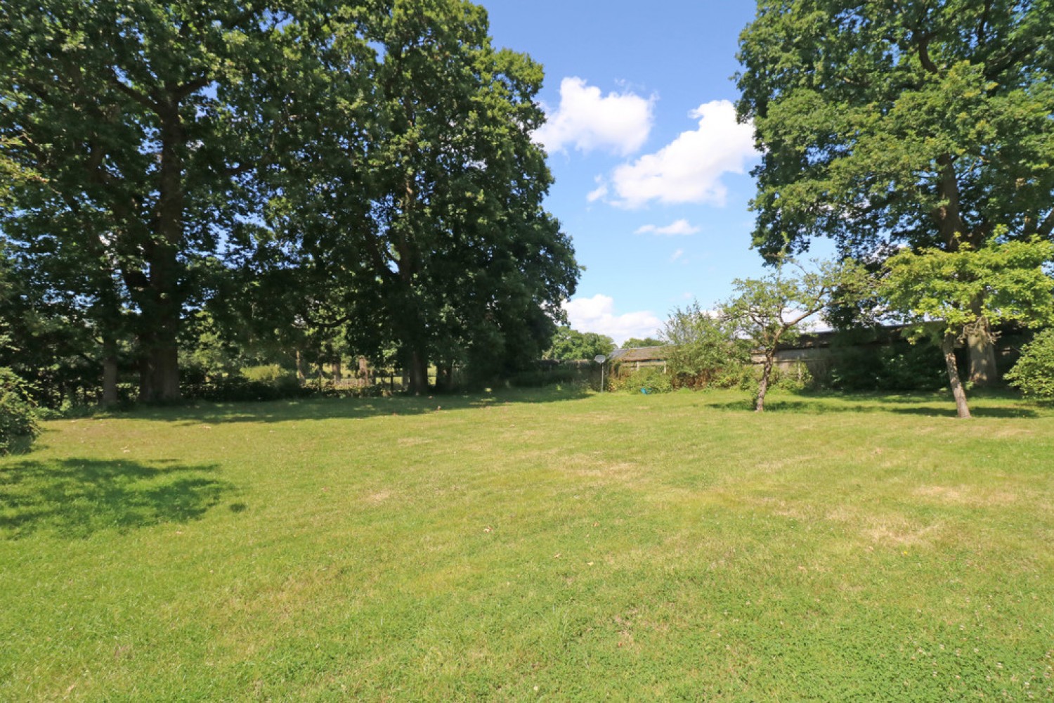 8 bedroom House for Sale Ifield Wood, West Sussex