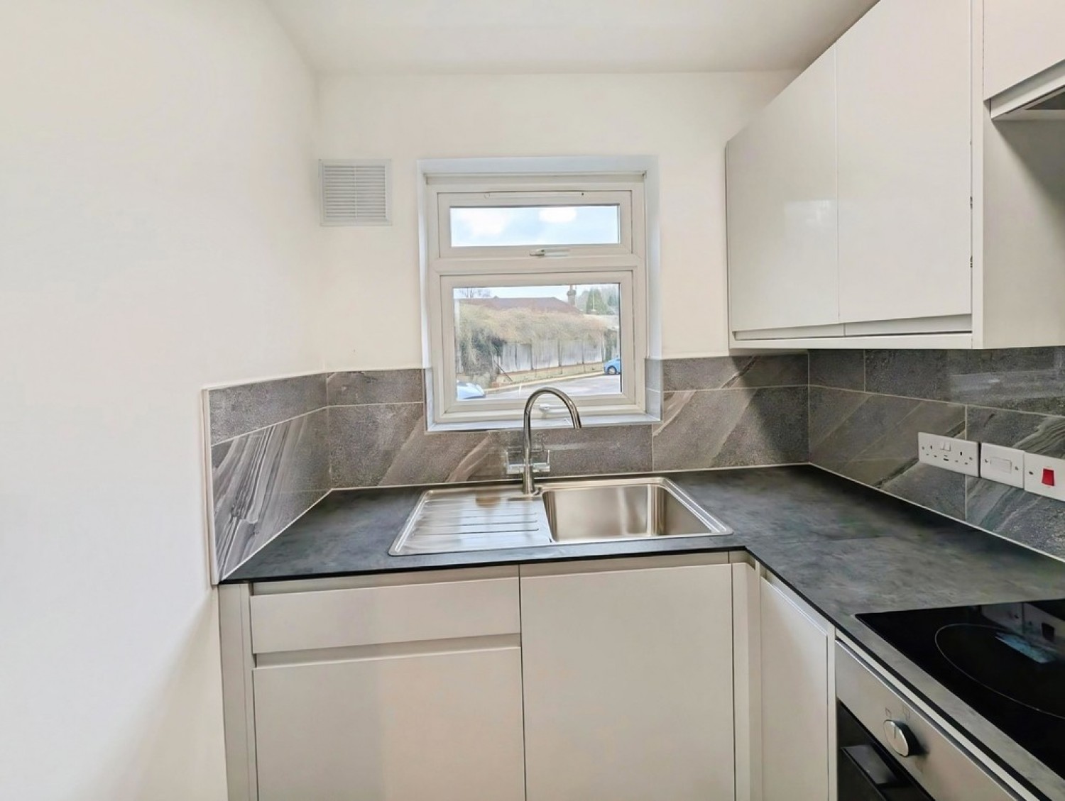 1 bedroom Flat for Letting Gorringes Brook, Horsham