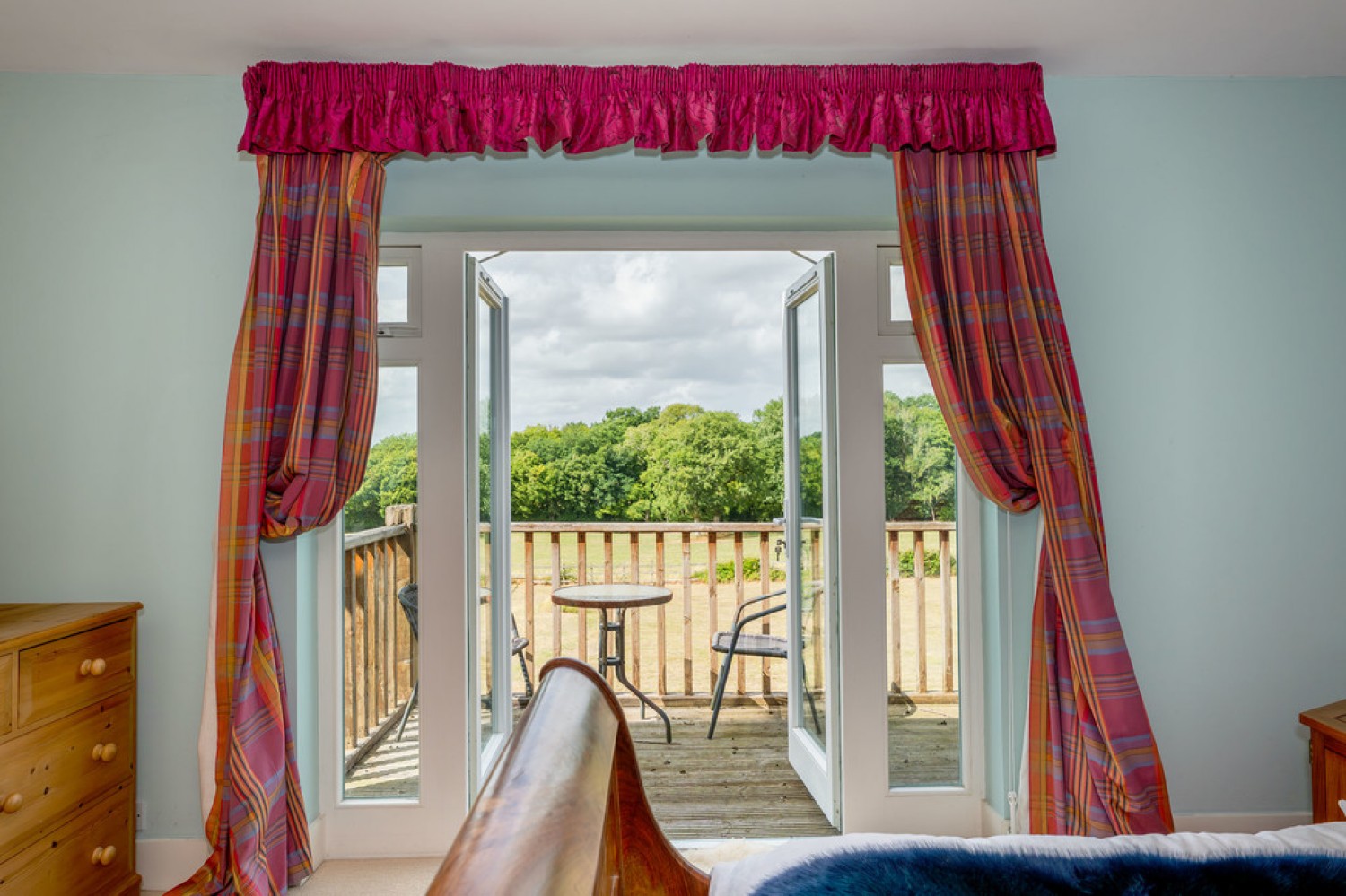 6 bedroom House for Sale Marches Road, Warnham