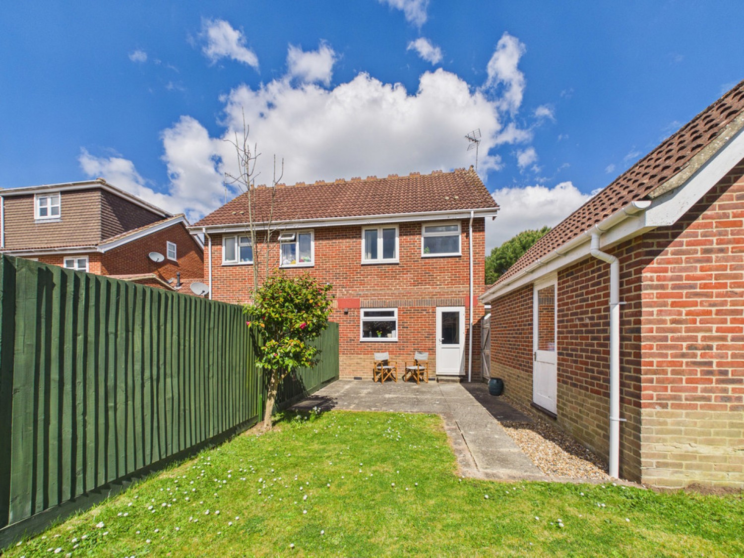 2 bedroom House for Sale Holbrook School Lane, Horsham