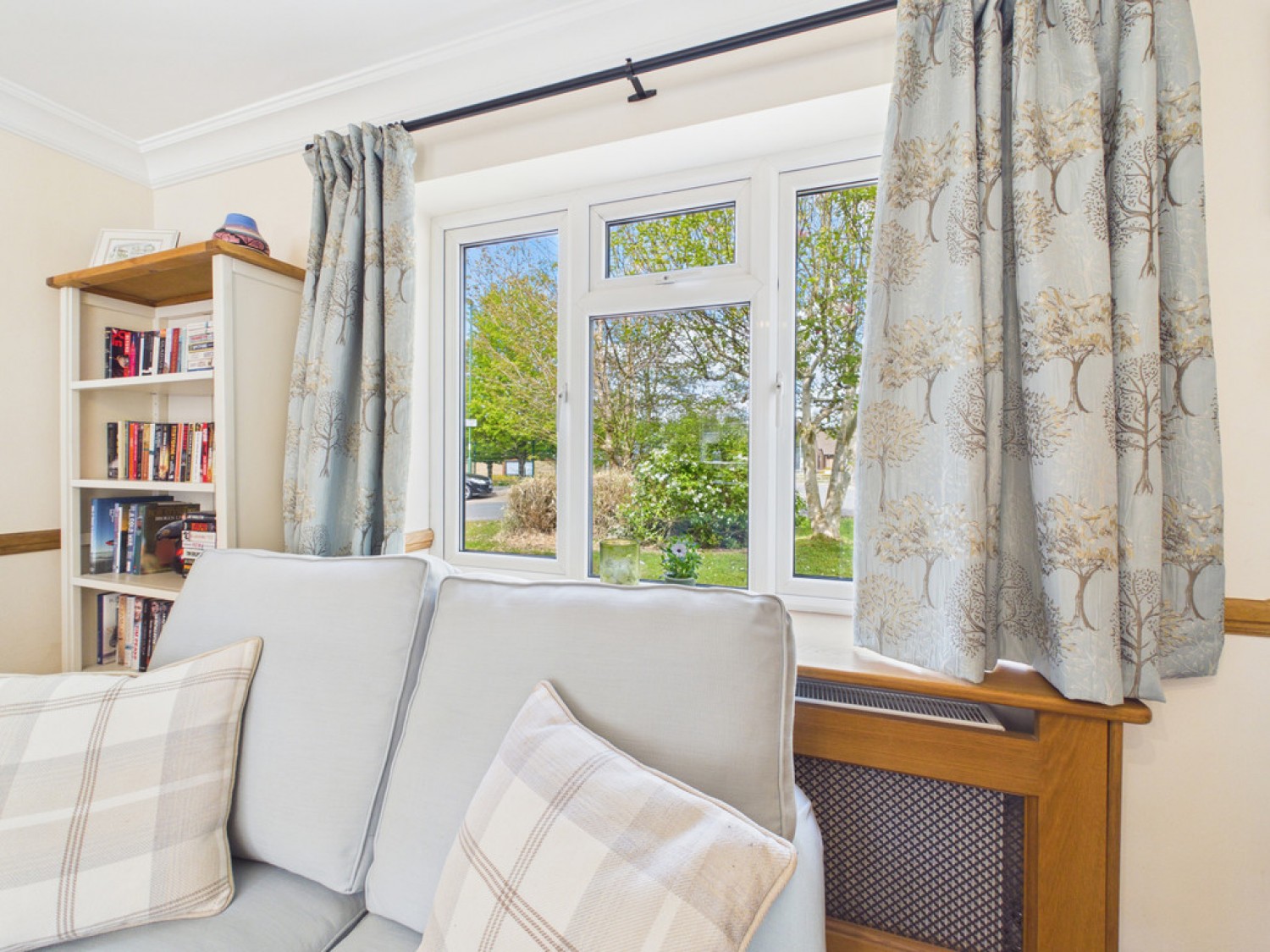 2 bedroom House for Sale Holbrook School Lane, Horsham