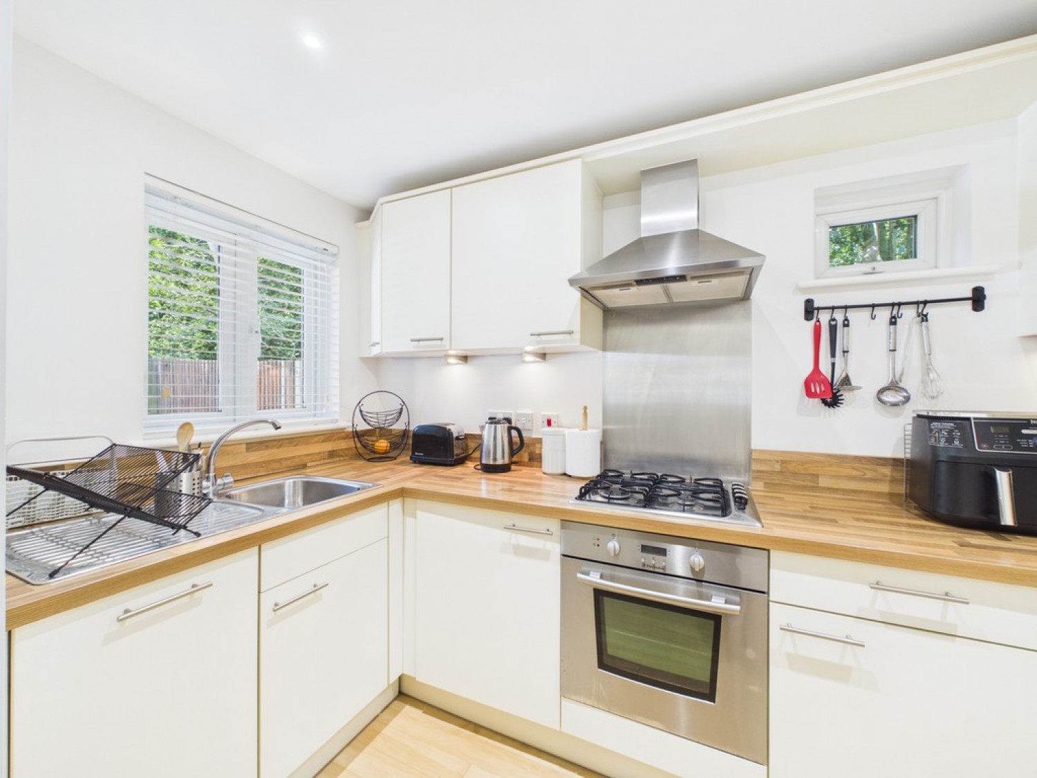 2 bedroom House for Sale Pound Hill, Crawley