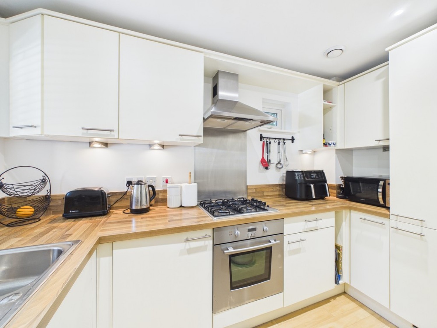 2 bedroom House for Sale Pound Hill, Crawley