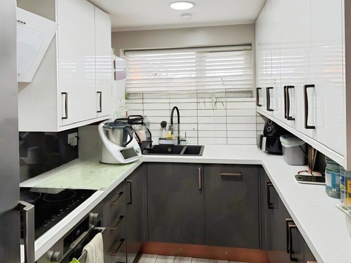 Owlbeech Place, Horsham