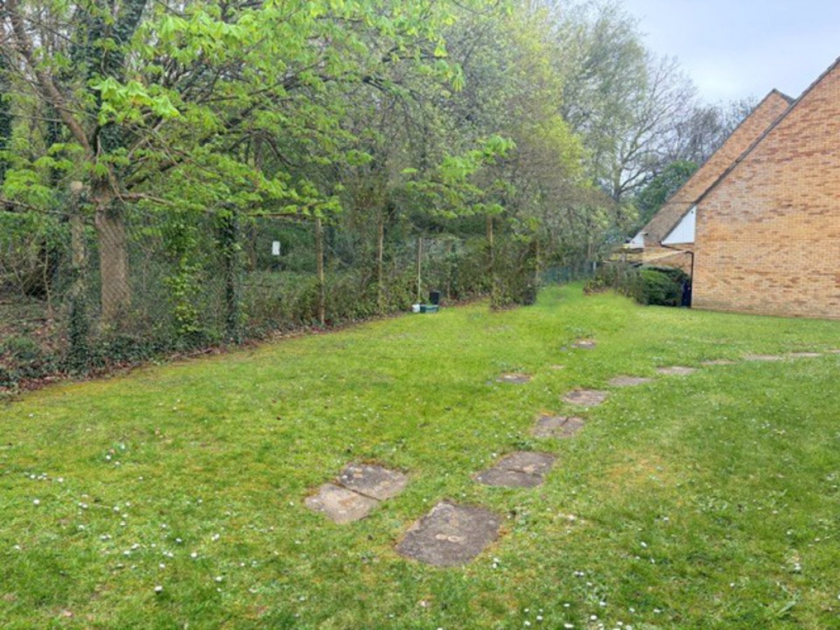 Owlbeech Place, Horsham