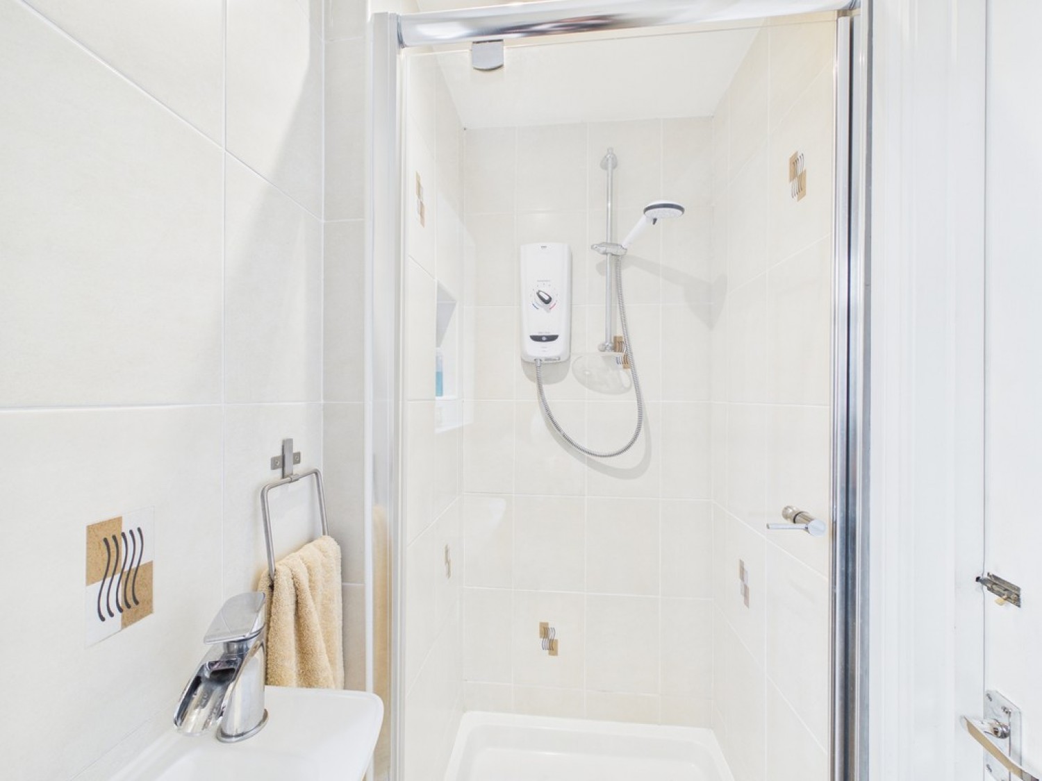 5 bedroom House for Sale Milton Road, Pound Hill, Crawley