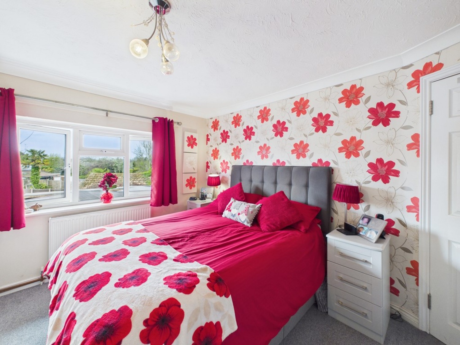 5 bedroom House for Sale Milton Road, Pound Hill, Crawley