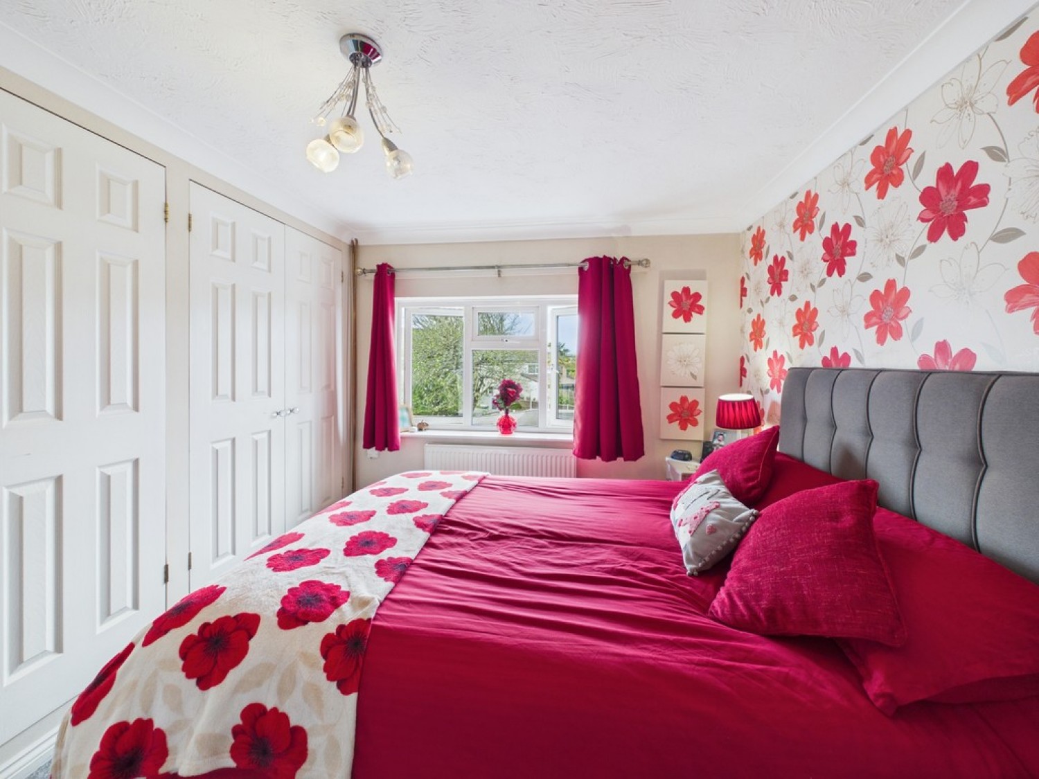 5 bedroom House for Sale Milton Road, Pound Hill, Crawley