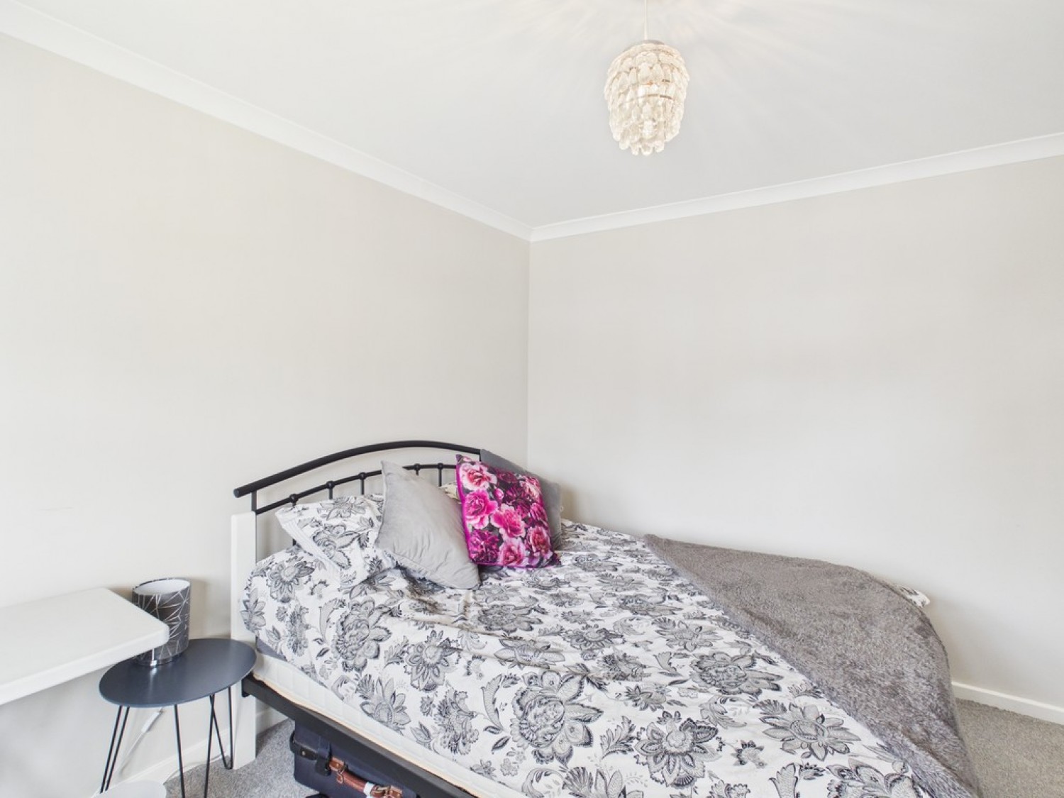 5 bedroom House for Sale Milton Road, Pound Hill, Crawley