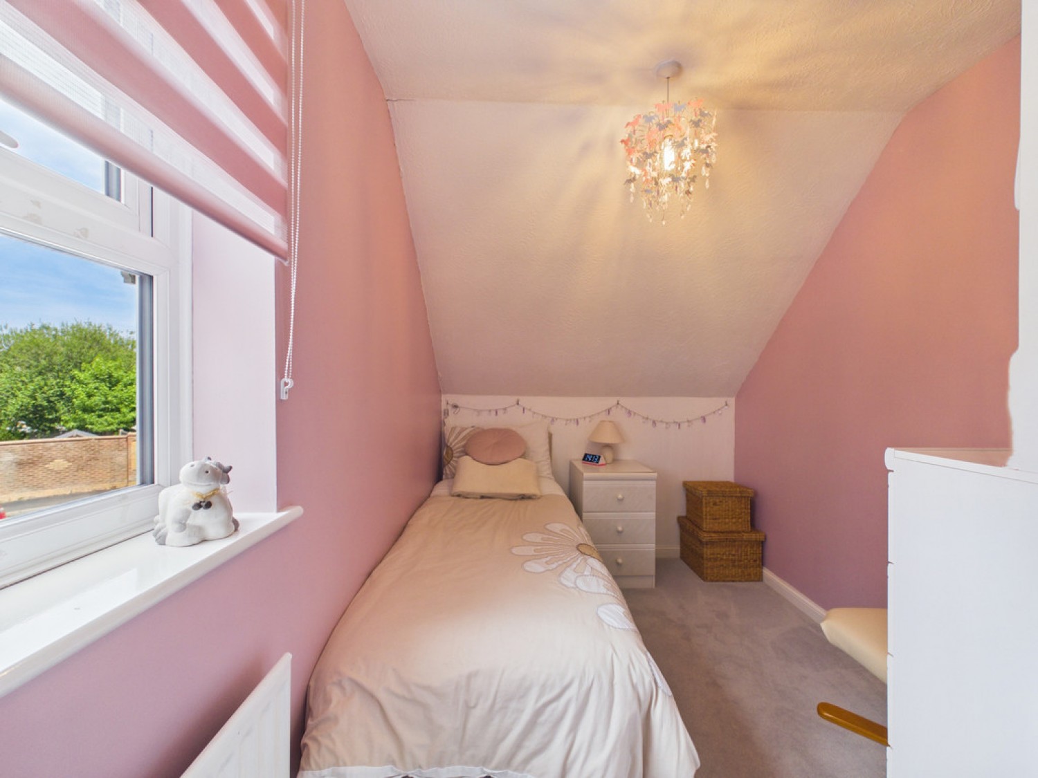 4 bedroom House for Sale Earles Meadow, Horsham