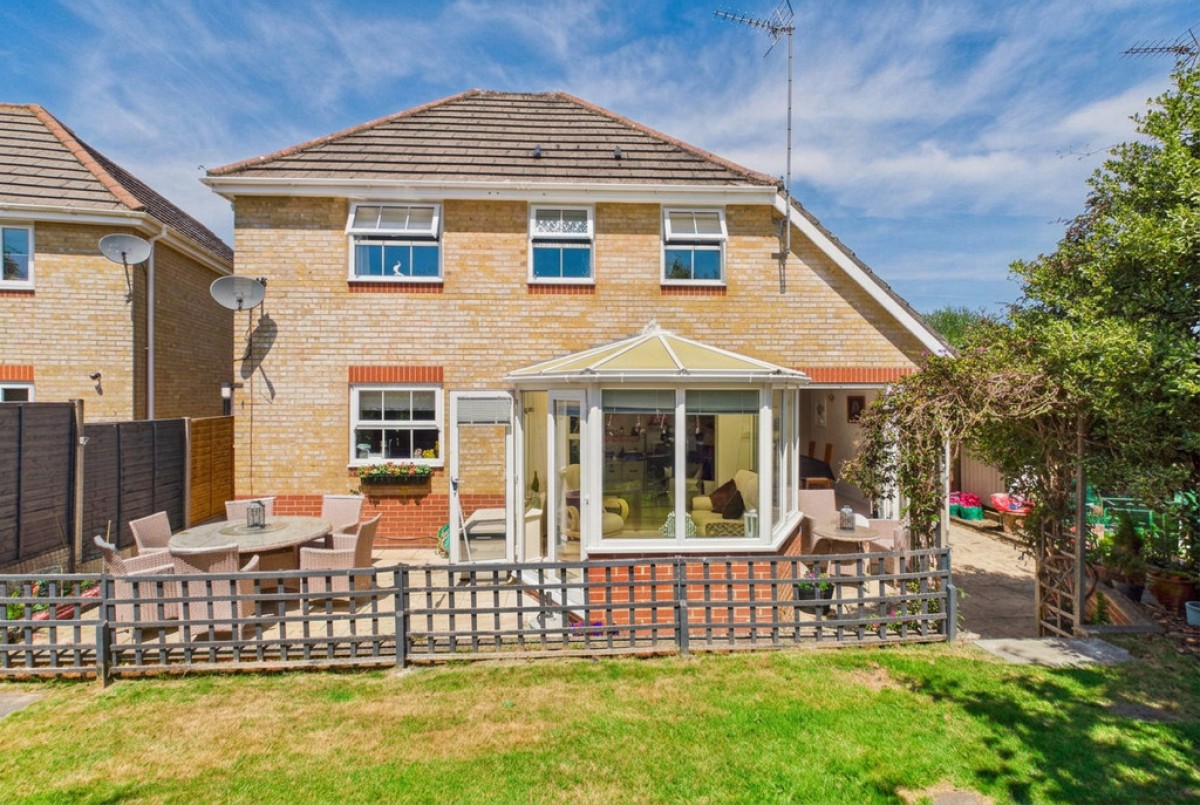 Earles Meadow, Horsham