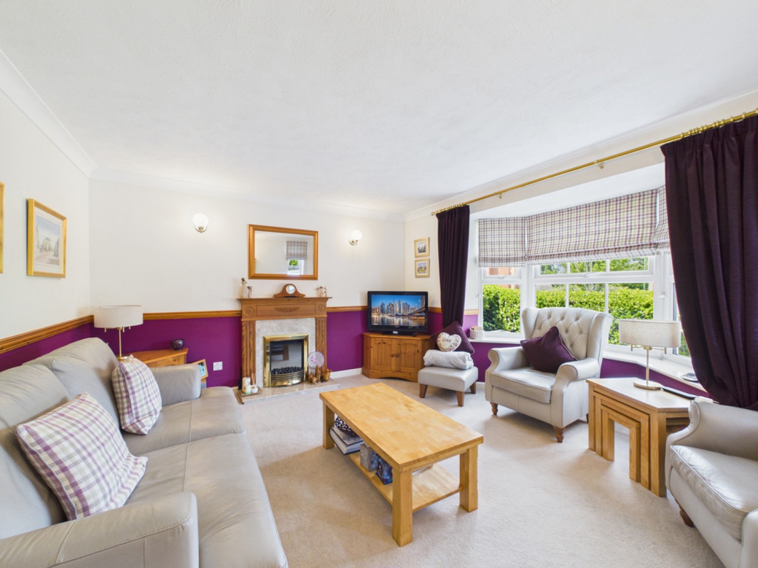4 bedroom House for Sale Earles Meadow, Horsham