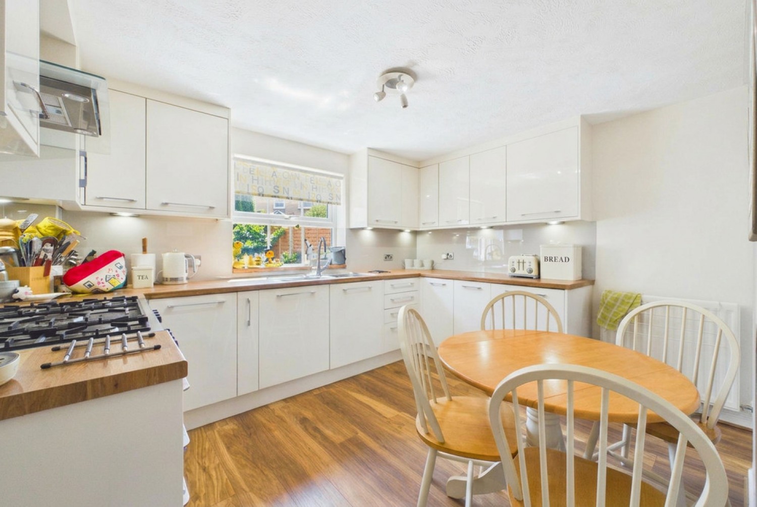 4 bedroom House for Sale Earles Meadow, Horsham