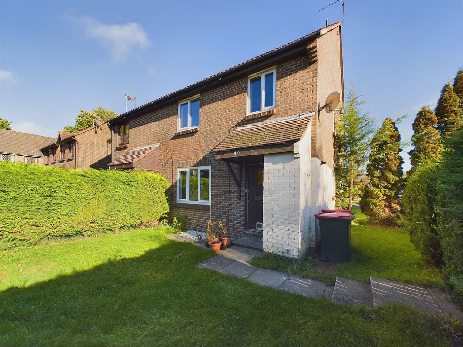2 bedroom Property for Sale West Green, Crawley