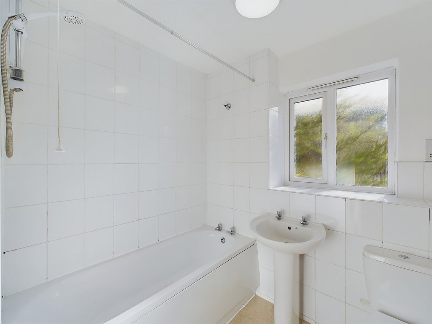 2 bedroom Property for Sale West Green, Crawley