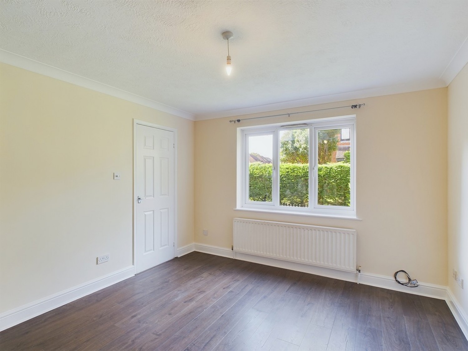 2 bedroom Property for Sale West Green, Crawley